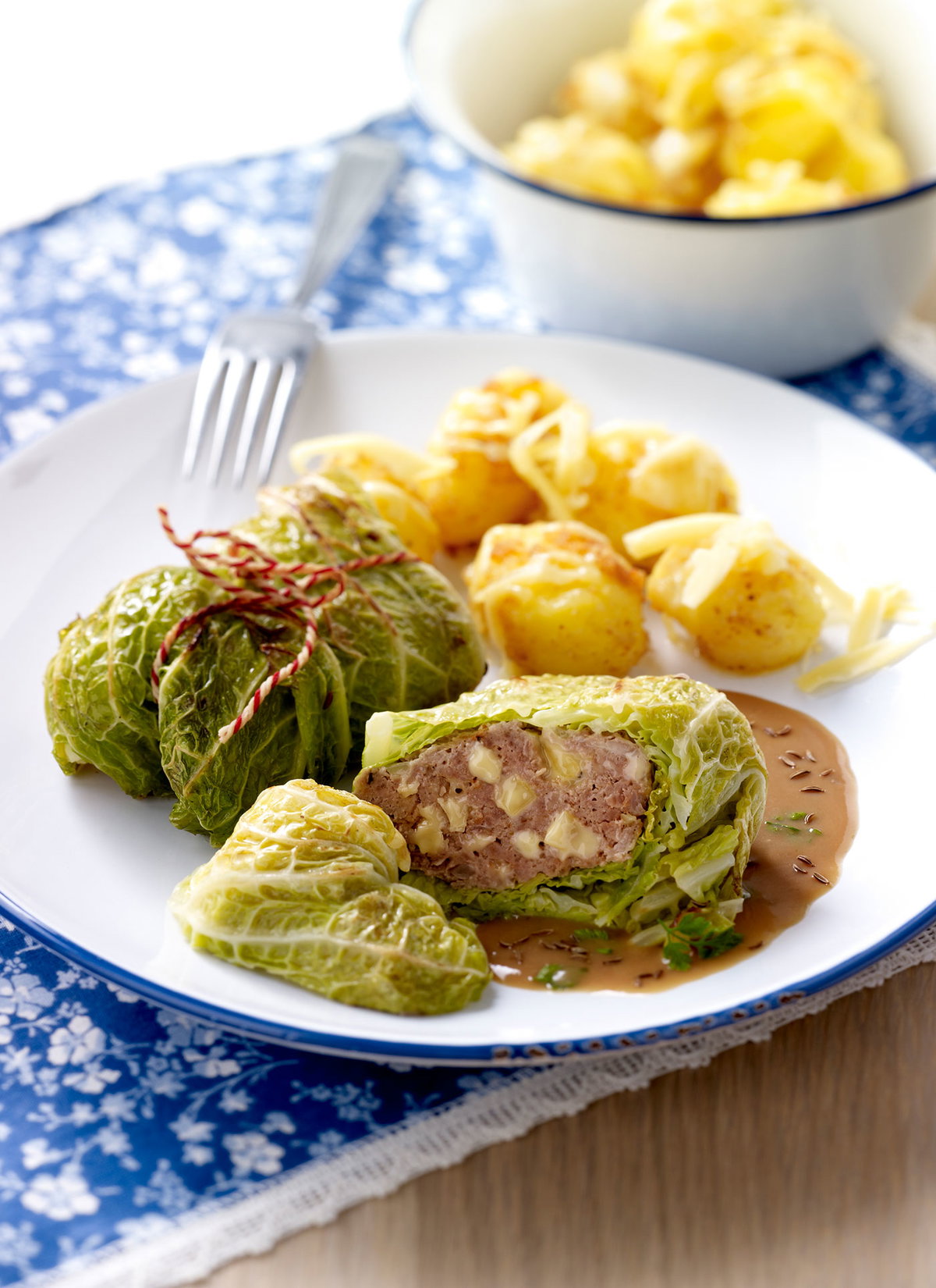 Rezept für Wirsing-Rouladen mit Gouda
