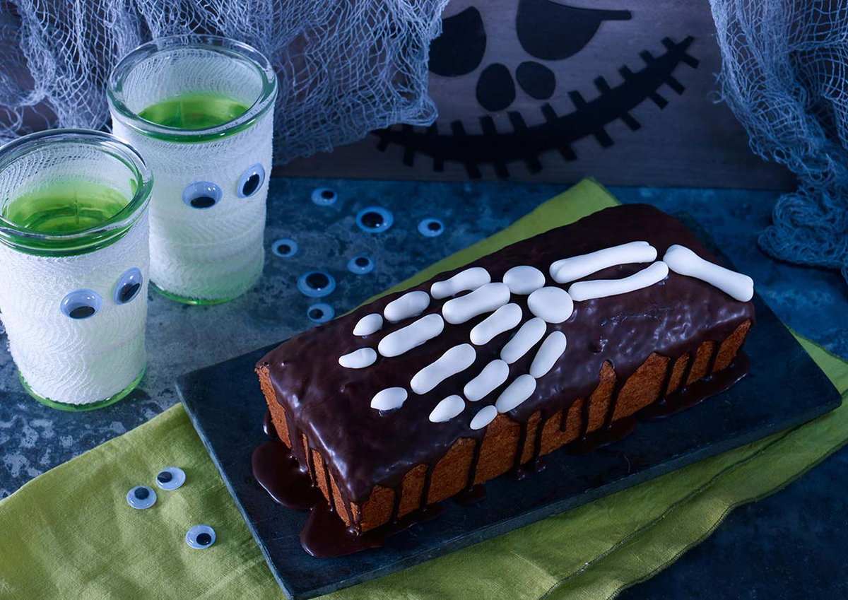 Halloween-Rezept Gruselhand-Schokinokuchen