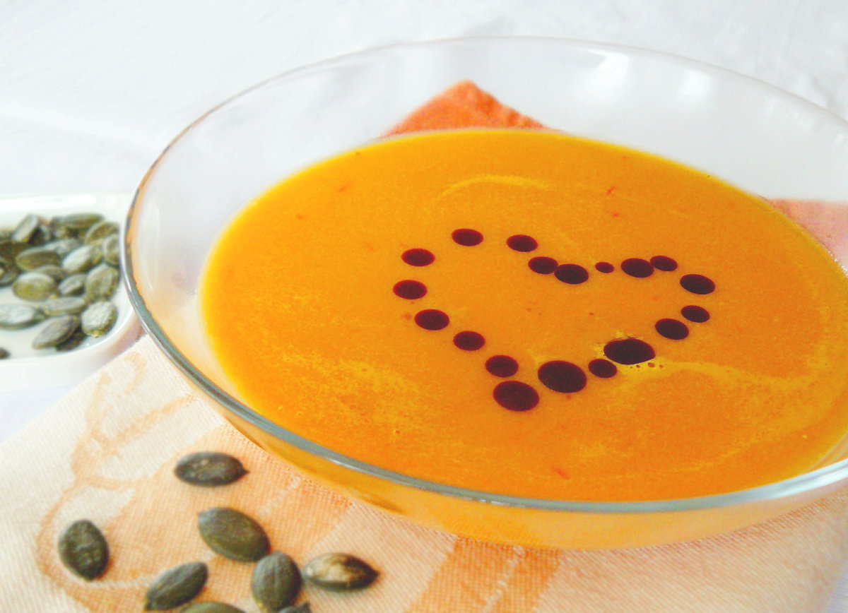 Rezept Süßkartoffel-Kürbis-Suppe mit frischem Knoblauchbrot