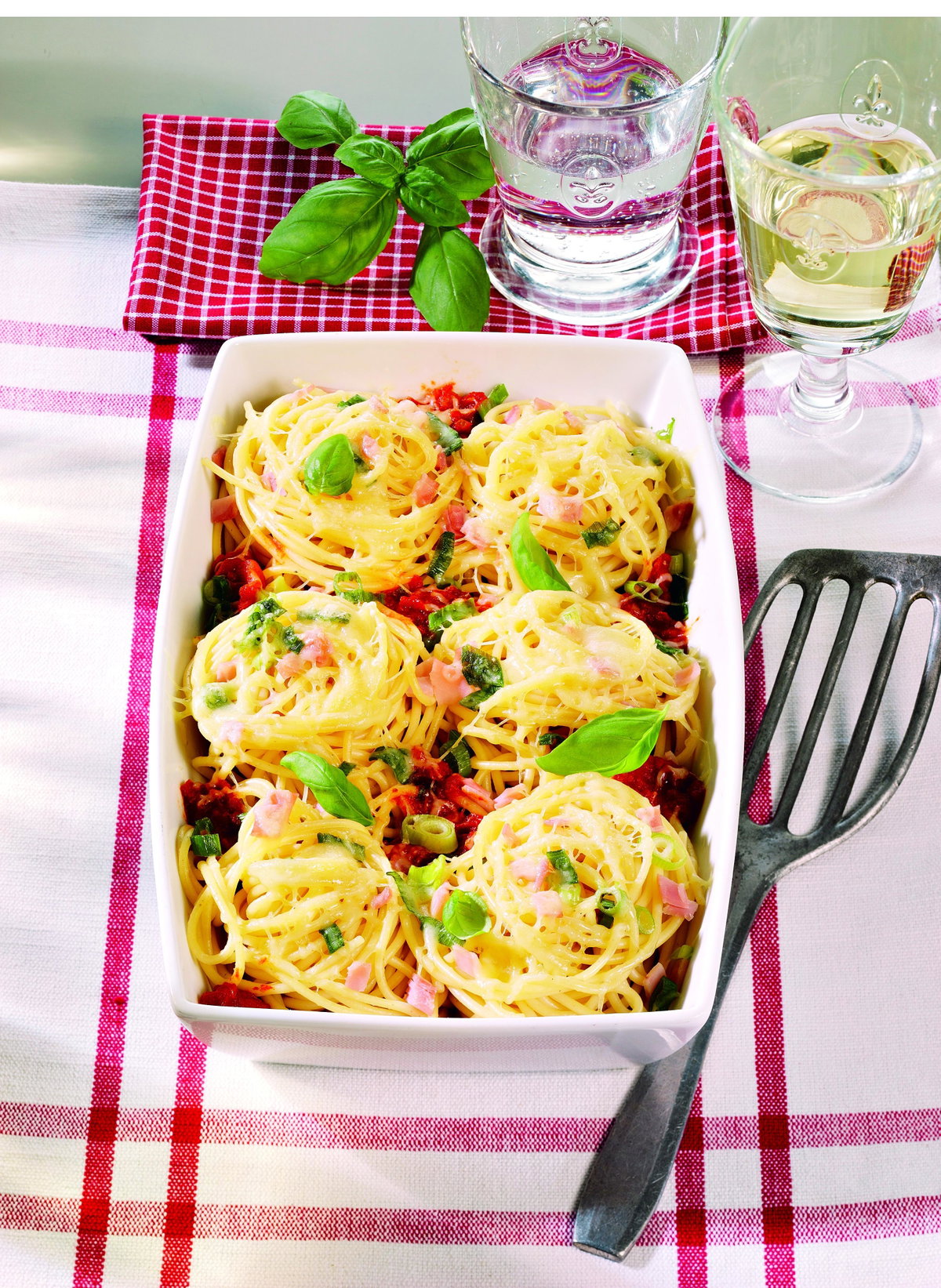 Nudel-Rezept Spaghetti-Nester mit Tomaten-Sugo