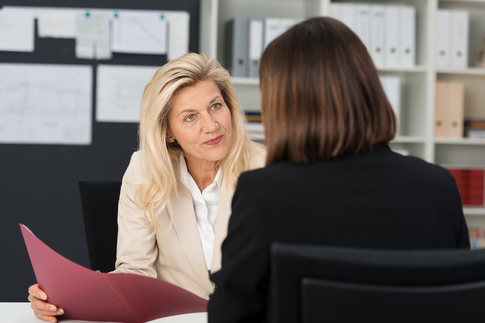 Befristeter Vertrag: Wann sollte man sich bei der Agentur für Arbeit melden?