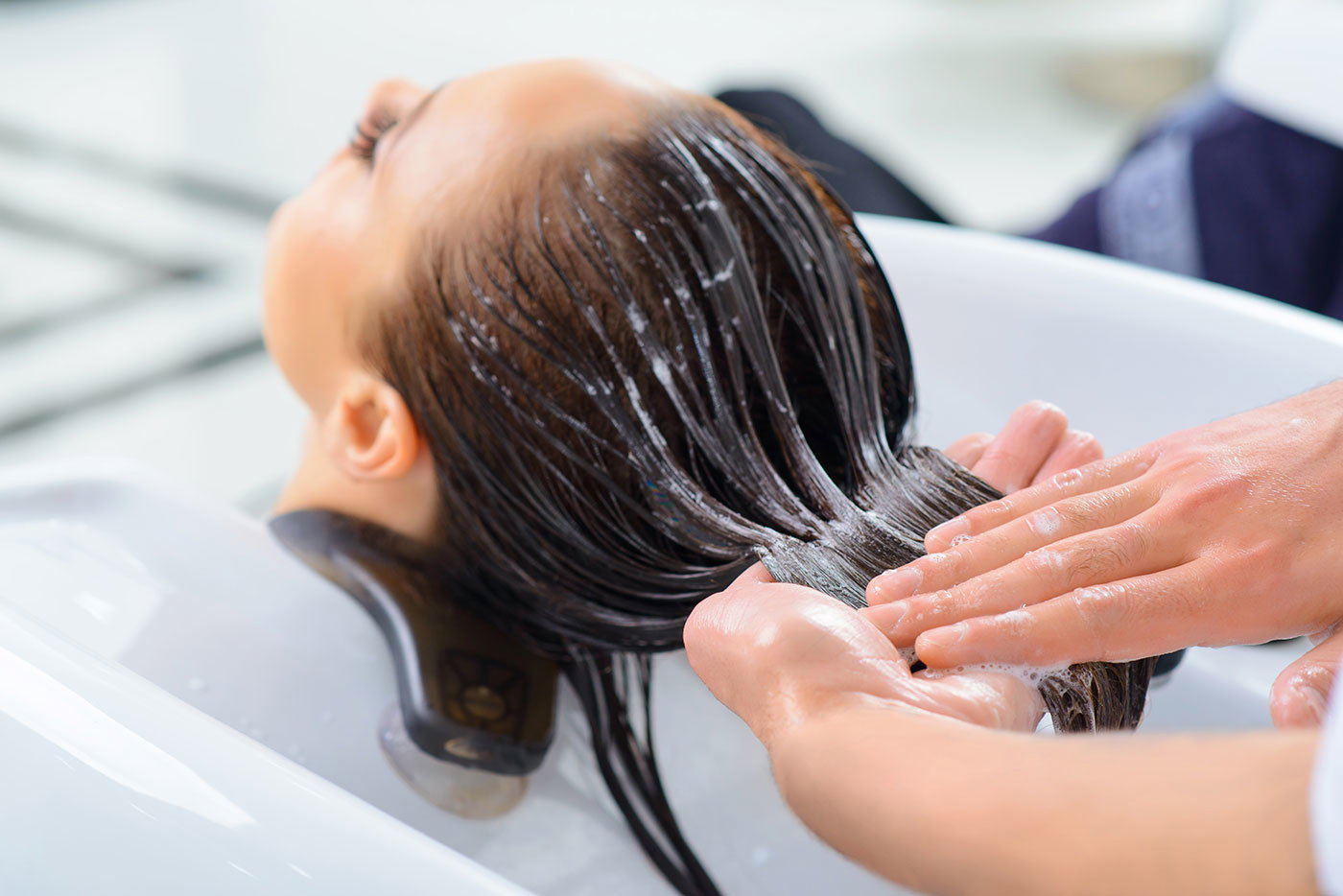Wunderschön gepflegte Haare: Die besten Behandlungen beim Frisör