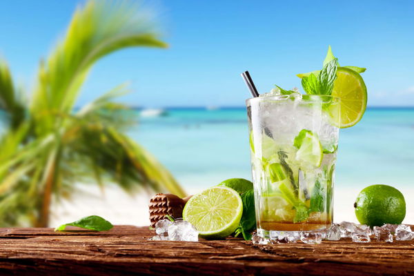 Berühmte Cocktails und angesagte Drinks zum Selbermixen