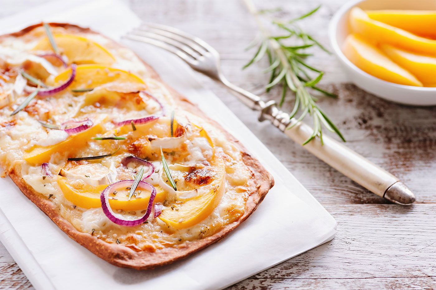 Rezept-Tipp: Flammkuchen mit Birne und Camembert