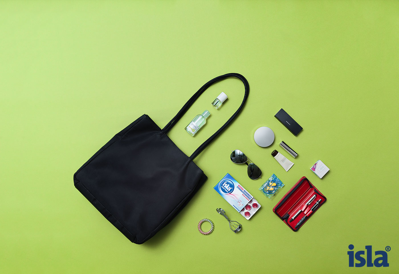 Immer dabei: Ein Blick in die Handtasche von Stewardess Tina K.