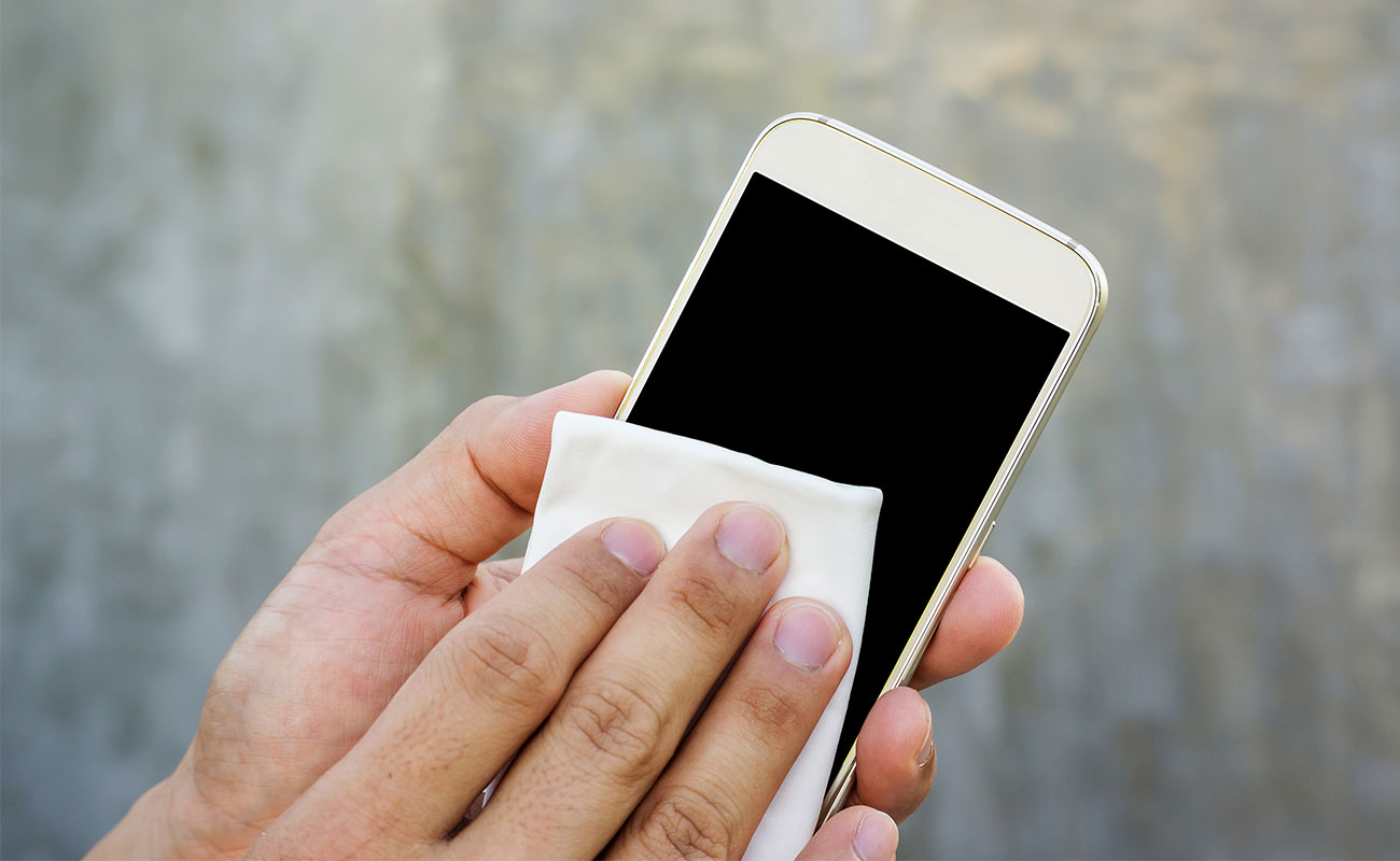 Smartphone und Computer richtig reinigen