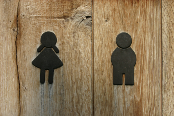 3 Fehler, die Sie niemals auf der Toilette machen sollten