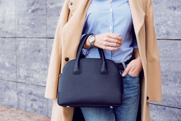 Jeans für Frauen ab 50: Diese Hosen sind im Frühjahr Trend