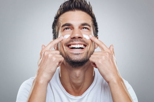 Hautpflege mit CBD für Männer