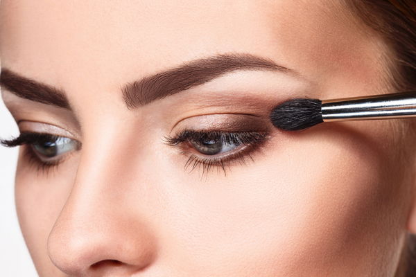 Augen-Make-up, das jünger macht: 4 praktische Schminktipps