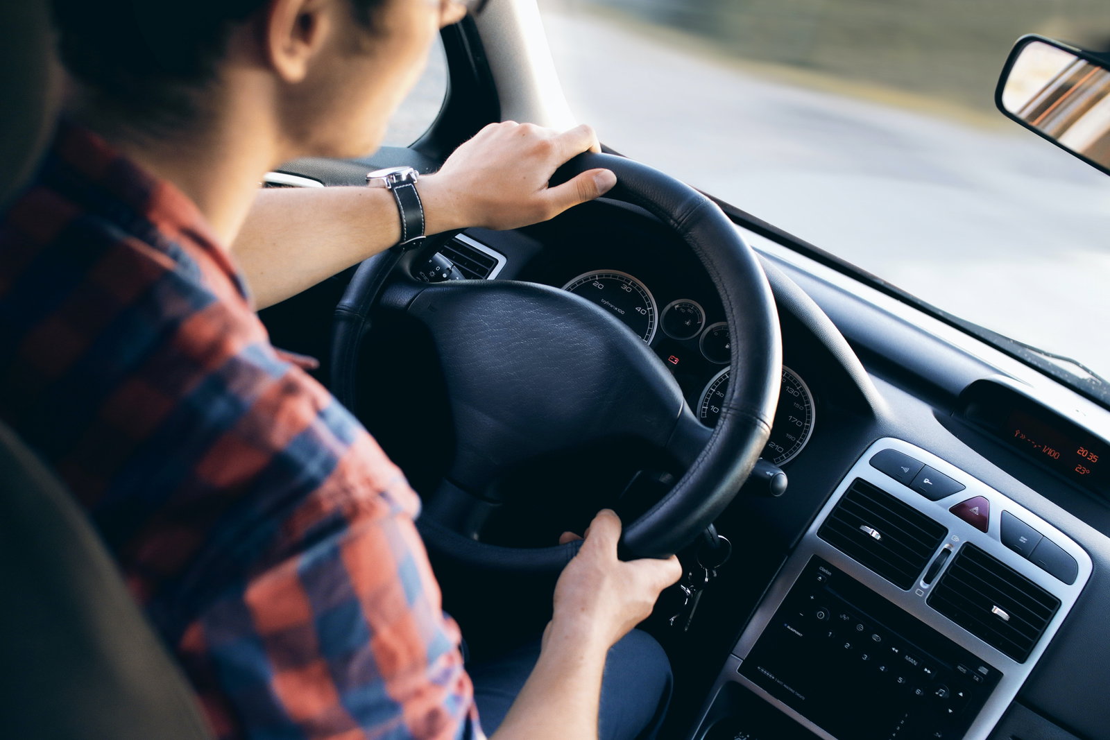 Die KFZ-Versicherung: Fallstricke, Hürden und Dinge, die nicht fehlen dürfen